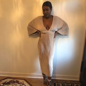 V Cut beige/cream dress